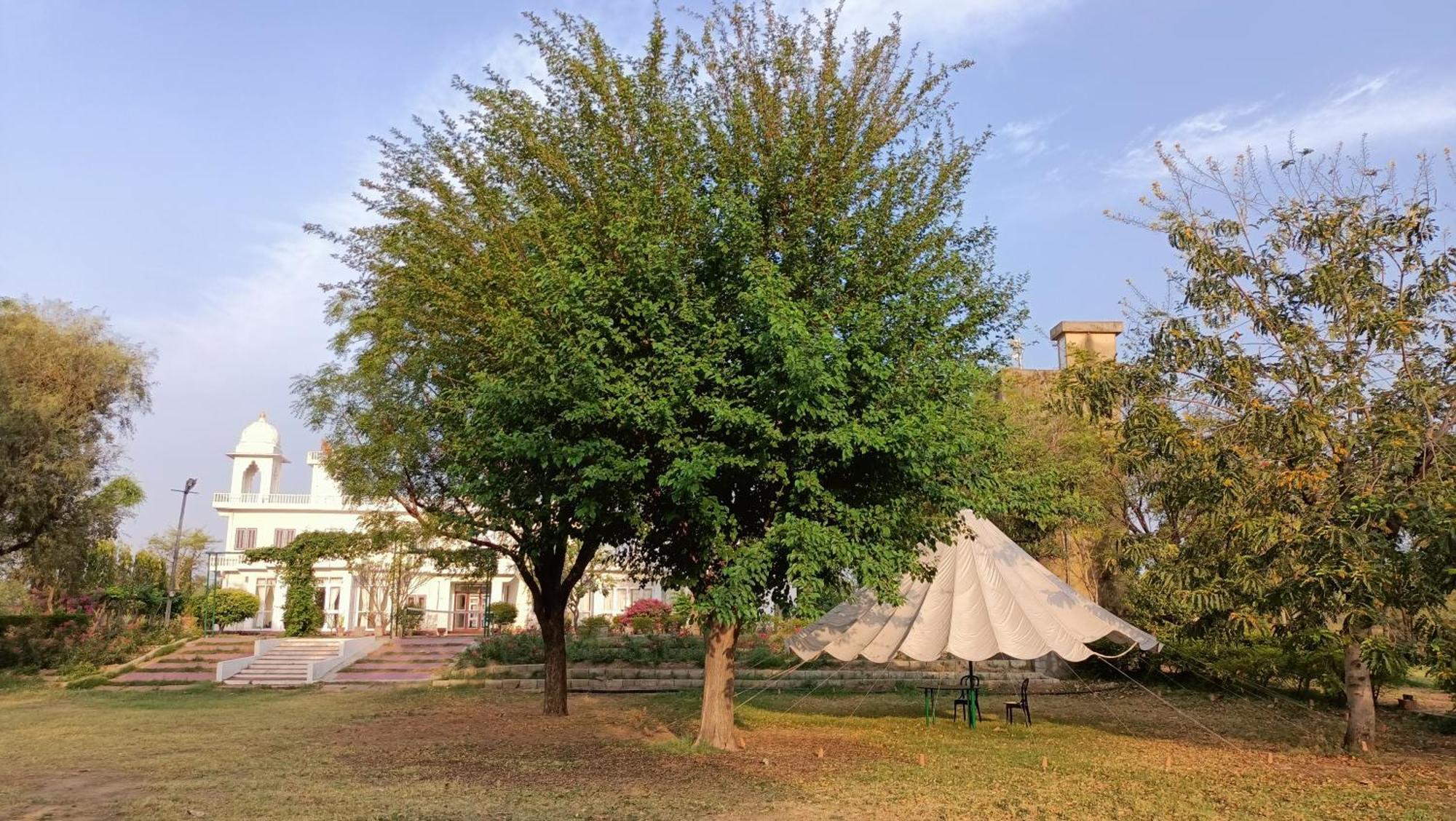Savista Retreat Hotel Jaipur Bagian luar foto